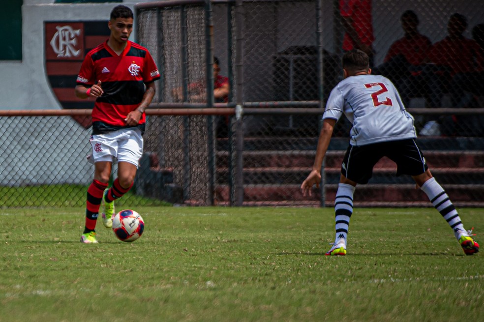 Sub-17: Flamengo leva ponto extra nos pênaltis em clássico com Vasco no Carioca
