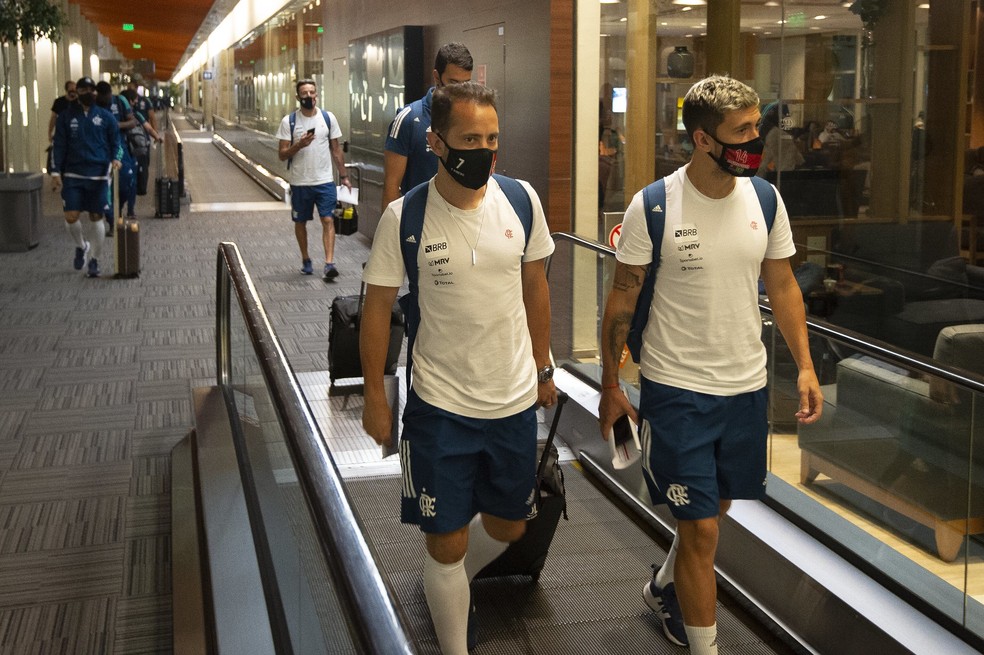 Everton Ribeiro e Arrascaeta: Ceni busca um reserva para a dupla — Foto: Alexandre Vidal/Flamengo