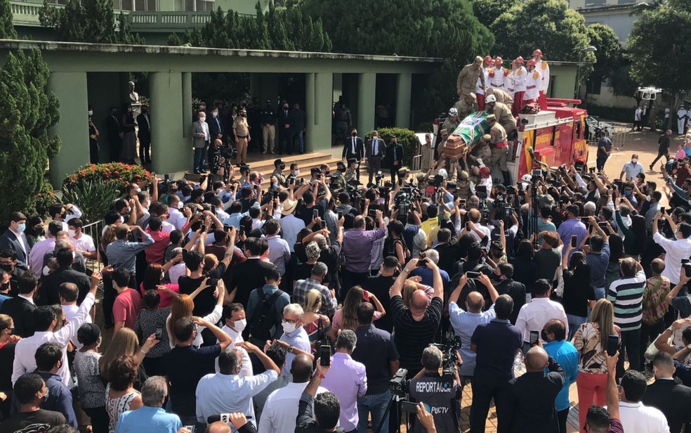 Corpo de Iris Rezende chega ao Palácio das Esmeraldas para ser velado, em Goiânia, Goiás — Foto: Vitor Santana/G1