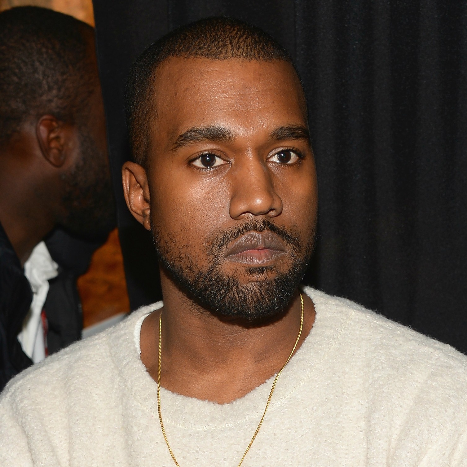 O rapper Kanye West sofreu um terrível acidente de carro em 2002, teve de passar por uma cirurgia reconstrutiva e sua mandíbula foi forçosamente fechada por um tempo para que se recuperasse. Ele escreveu uma música a respeito, 'Through the Wire'. (Foto: Getty Images)