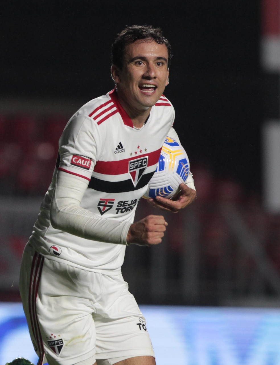 Pablo comemora gol pelo São Paulo contra o 4 de Julho — Foto: Rubens Chiri / saopaulofc.net