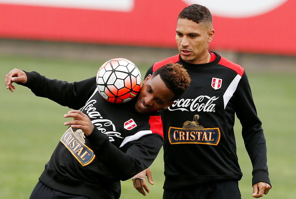 Guerrero recebeu apoio de franceses para poder jogar a Copa (Foto: Reuters)