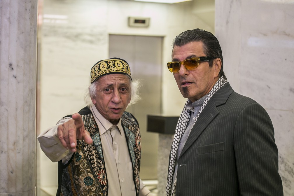 Flavio Migliaccio participou da série 'Entre Tapas e Beijos' como Chalita; na foto contracena com Evandro Mesquita — Foto: Paulo Belote/TVGlobo