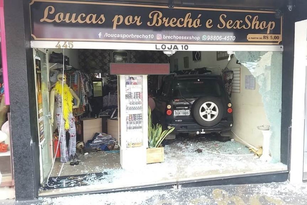 Motorista Perde Controle Da Direção De Carro E Invade Sex Shop No Centro De São Carlos Veja 