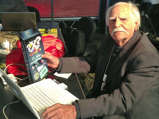 G1 - Marceneiro de 86 anos cria jogo para ensinar tabuada a crianças -  notícias em Educação