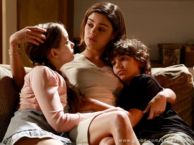 Amora promete cuidar dos sobrinhos (Foto: Ellen Soares/TV Globo)