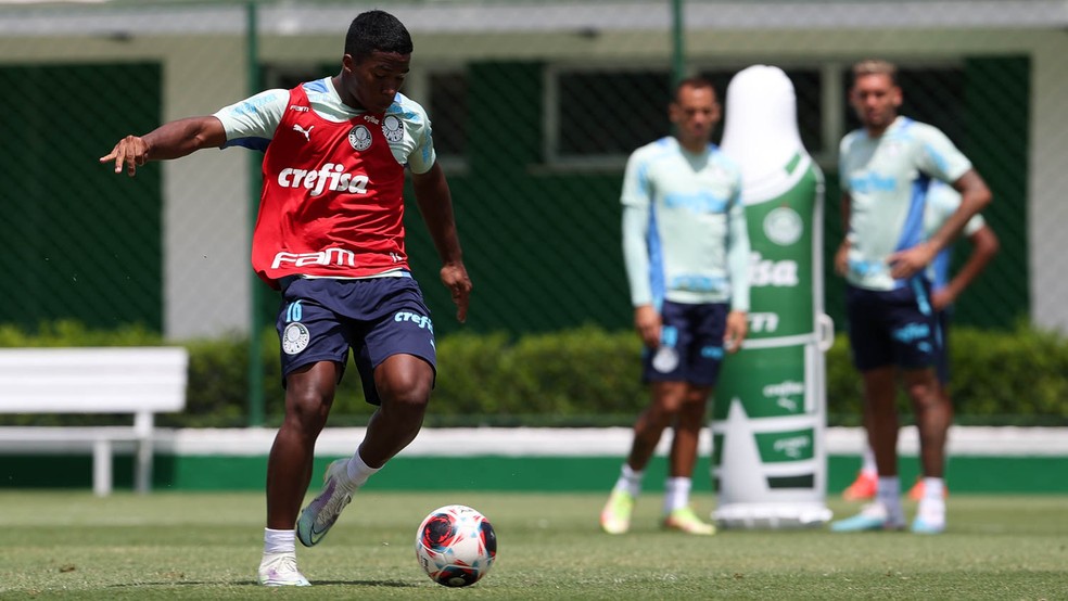 Endrick no treino do Palmeiras nesta quarta-feira — Foto: Cesar Greco/Palmeiras