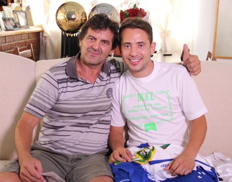 Pai de Éverton Ribeiro aprova venda e brinca: Já pesquisei sobre turbante