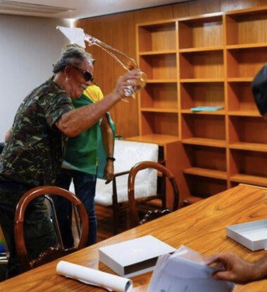 Homem depreda gabinete no Palácio do Planalto é preso pela PF