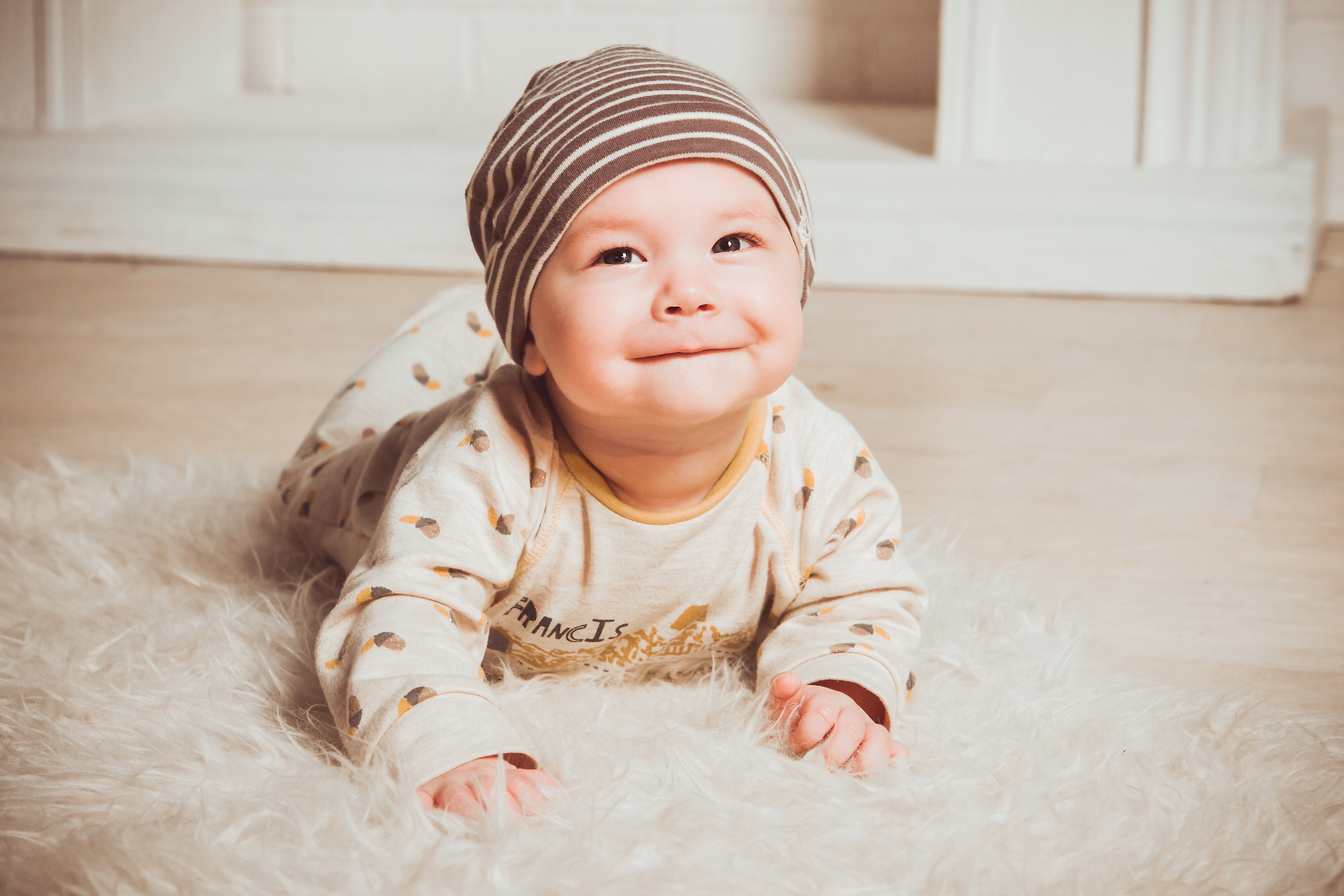 Bebê sorrindo (Foto: Pexels/Victoria Borodinova)