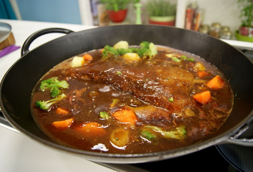 Carne Assada Com Cerveja Preta Receitas Receitas Deixe um pouco de gordura para que a carne fique mais macia e suculenta. carne assada com cerveja preta