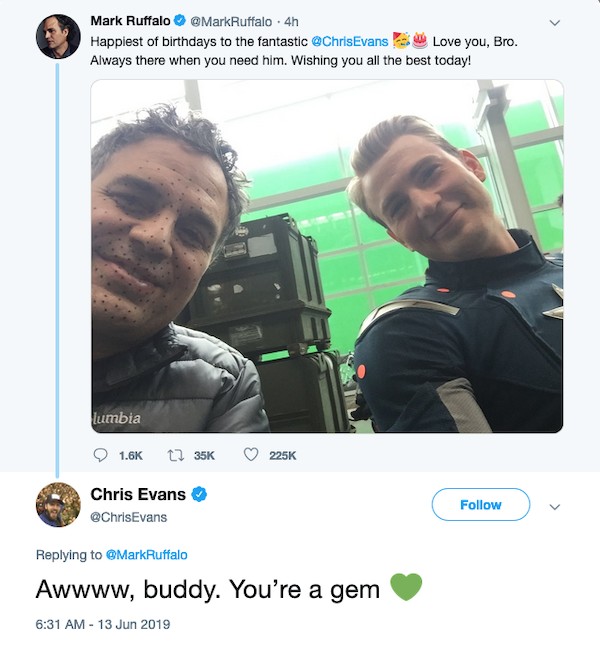 Os parabéns dados por Mark Ruffalo a Chris Evans e a resposta do intérprete do herói Capitão América (Foto: Twitter)