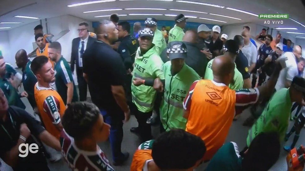 Atitude de Felipe Melo durante confusão incomodou seus antigos companheiros de Palmeiras