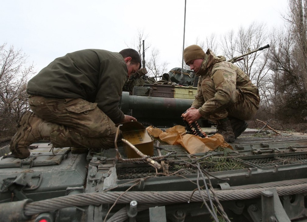 Militares ucranianos na região de Luhansk, em 24 de fevereiro de 2022 — Foto: Anatolii Stepanov / AFP