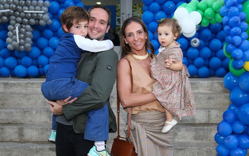 Caio Ribeiro com a mulher, Renata Leite e os filhos