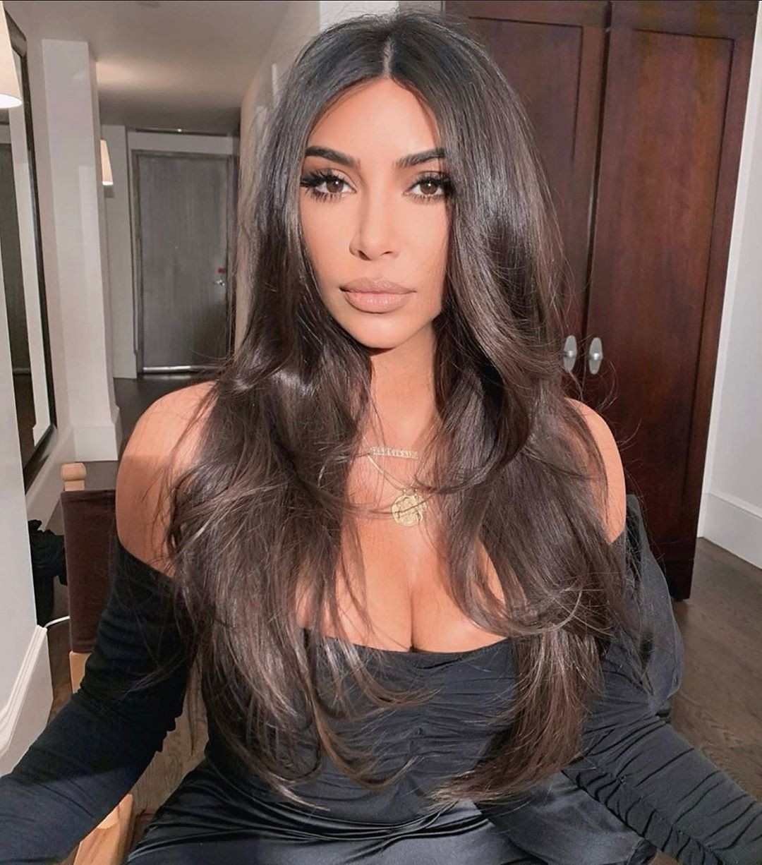 Kim Kardashian com cabelo comprido (Foto: Reprodução Instagram @kimkardashian)