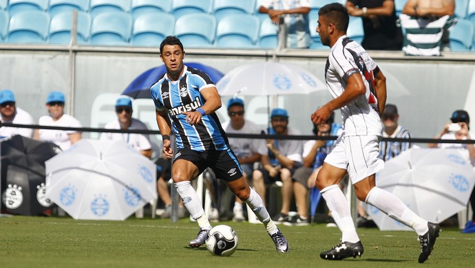 Com lesão no pé, Giuliano fará exame e deve ficar fora de jogo com Avaí