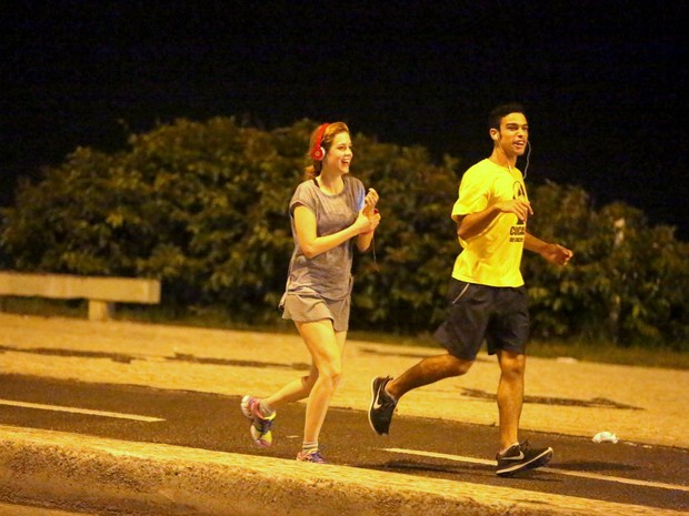 Sophia Abrahão e Sergio Malheiros orla da praia da Barra da Tijuca, Zona Oeste do Rio (Foto: Ag. News)