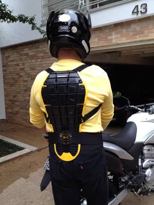 Protetor de coluna para motociclistas