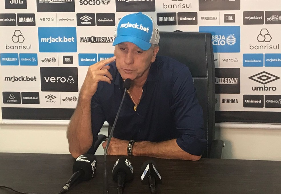 Renato diz que Grêmio parou de jogar em segundo tempo de vitória e dispara: Nos acomodamos