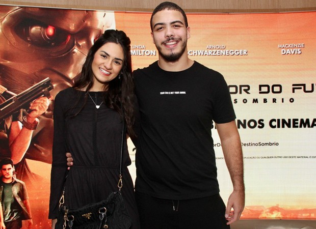 Ronald e a namorada, Luiza Basile, na pré-estreia de O Exterminador do Futuro (Foto: Clayton Felizardo/Brazil News)