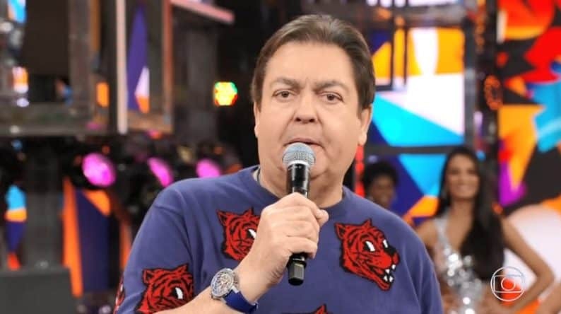 Faustão, de saída da Rede Globo, veste camiseta de tigres Moschino (Foto: Reprodução/TV Globo)