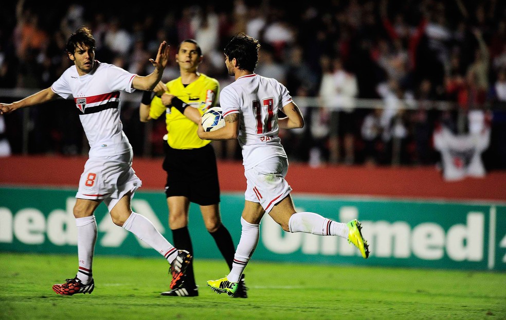 Kaká e Pato comandaram o São Paulo no vice-campeonato brasileiro de 2014 — Foto: Marcos Ribolli