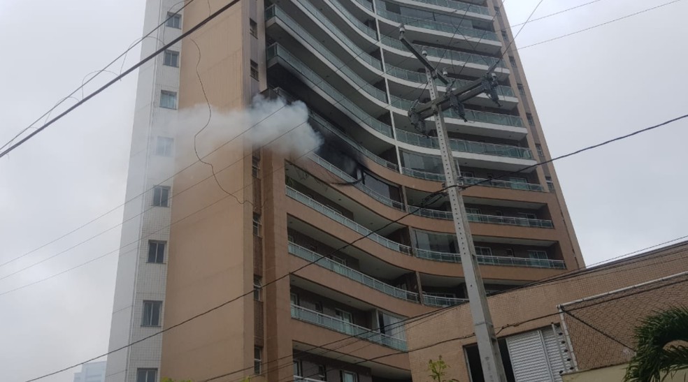 Incêndio em apartamento localizado no Dionísio Torres. Não registro de feridos. — Foto: Fabiane de Paula/Svm