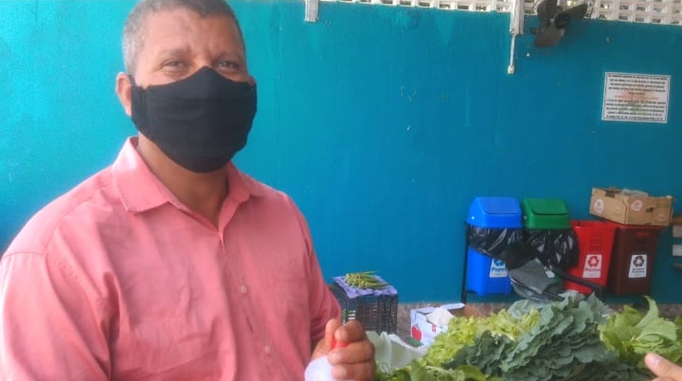 Durante pandemia, Samuel Souza montou uma banca de verduras em condomínio de Porto Velho — Foto: Samuel Souza/Arquivo pessoal 