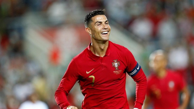 Cristiano Ronaldo comemora o primeiro gol de Portugal na vitória sobre o Catar