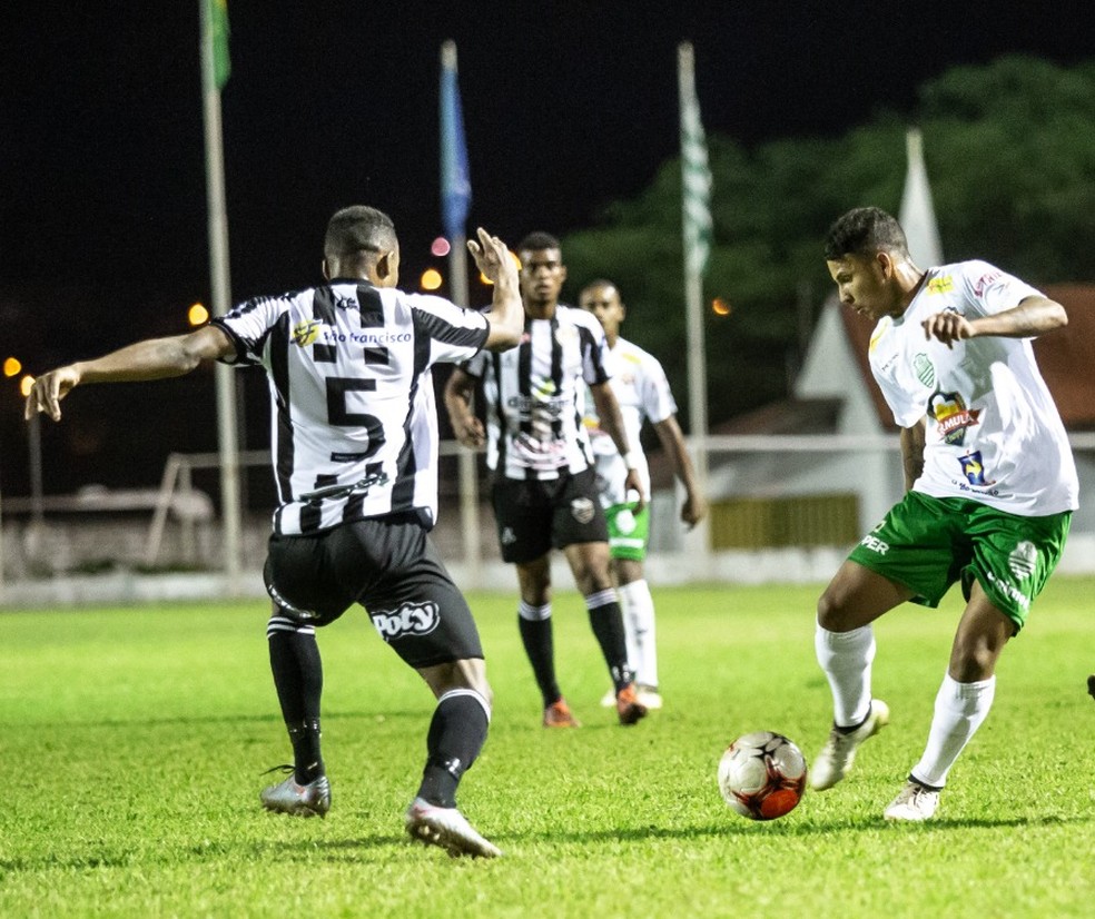 Leonai quer time sem sofrer gols e sem bobear â€” Foto: Marcos Limonti/DivulgaÃ§Ã£o/Triele