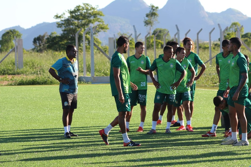 Meia Luann e goleiro Ramon foram promovidos ao time principal do Nova Venécia para a temporada 2022 — Foto: Samuel Gomes/Nova Venécia