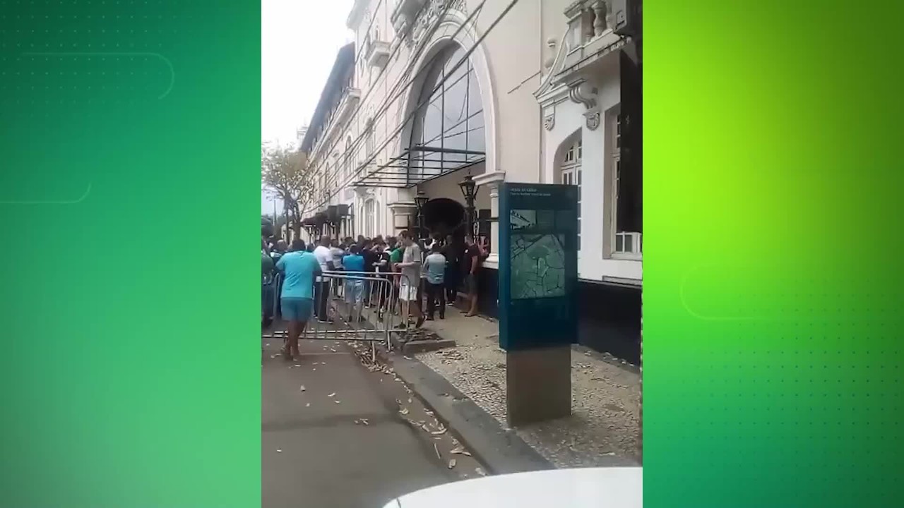 Torcedores do Vasco v&atilde;o a S&atilde;o Janu&aacute;rio em busca de ingressos