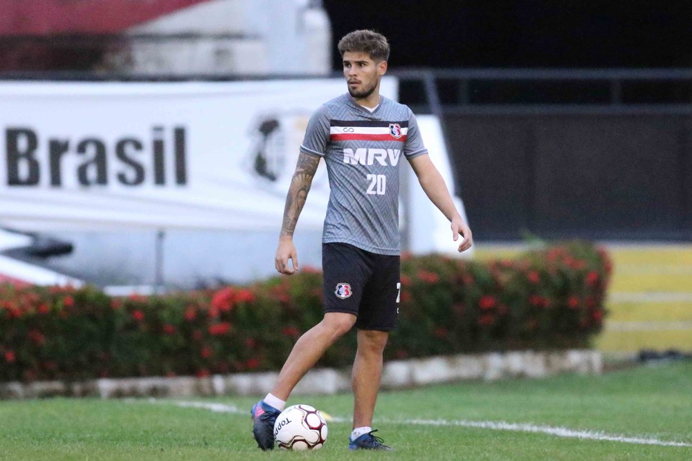 Gino retorna, e Cruzeiro marca reunião para discutir futuro do jogador