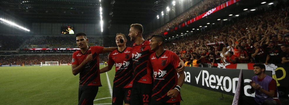 Festa rubro-negra na Arena da Baixada — Foto: Jonathan Campos/Gazeta do Povo