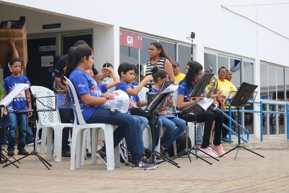 Projeto oferece aulas de música para crianças do Portal da Alegria — Foto: Glayson Costa/G1 PI