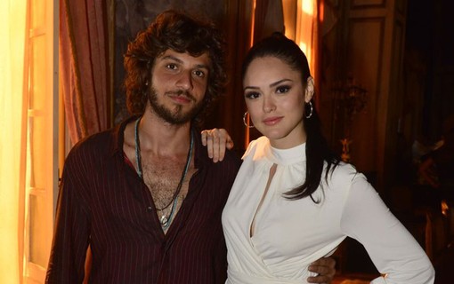 Chay Suede e Isabelle Drummond