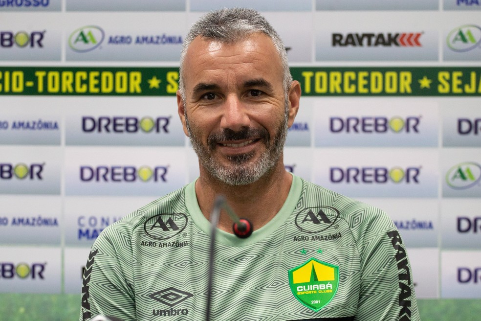 Ivo Vieira é apresentado como técnico do Cuiabá — Foto: Gil Gomes