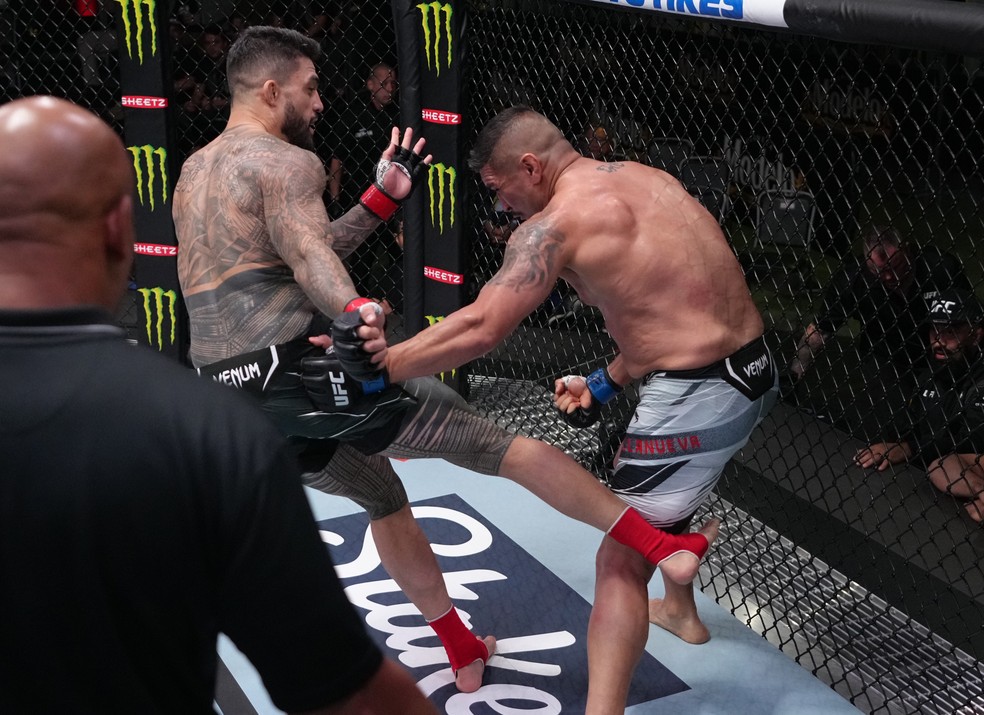 Tyson Pedro venceu Ike Villanueva por nocaute técnico aos 4min55s do R1 — Foto: Jeff Bottari/Zuffa LLC