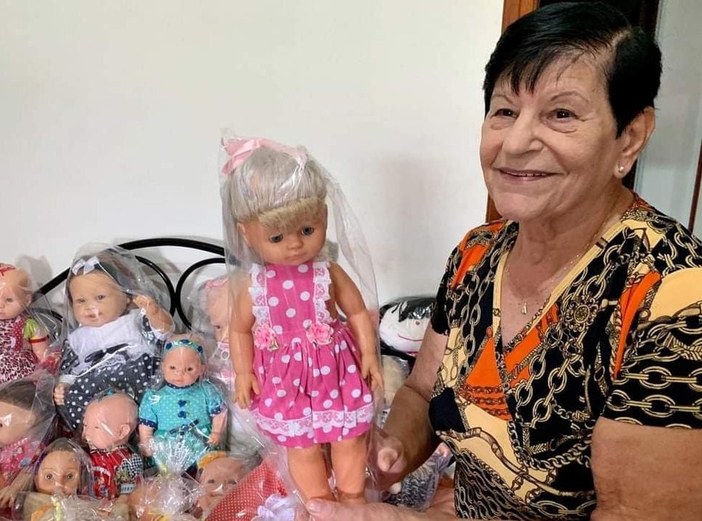 Maria Martinho restaura brinquedos há 17 anos em Cabreúva — Foto: Prefeitura de Cabreúva/Divulgação