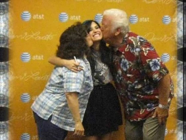 Demi Lovato e seus avós (Foto: Reprodução/Instagram)