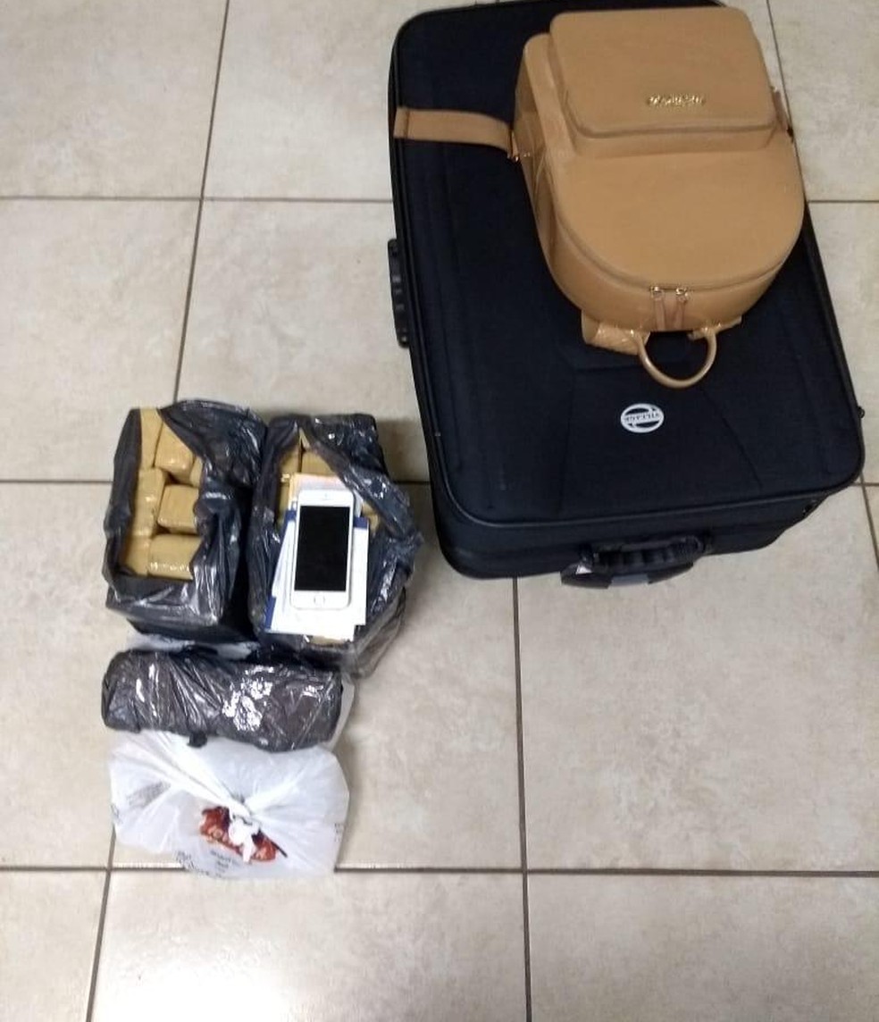 Malas com droga foram apreendidas em Presidente Prudente — Foto: Polícia Federal/Cedida
