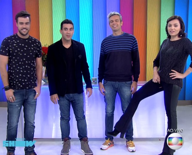 Monica Iozzi mostra calça rasgada ao vivo no Vídeo Show (Foto: TV Globo)