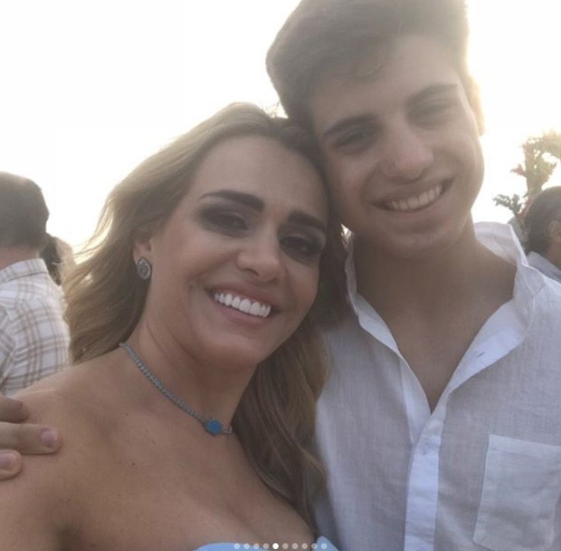 Andréia Baricelli e o filho Vicenzo (Foto: Reprodução/Instagram) Andréia Baricelli e o filho Vicenzo (Foto: Reprodução/Instagram)