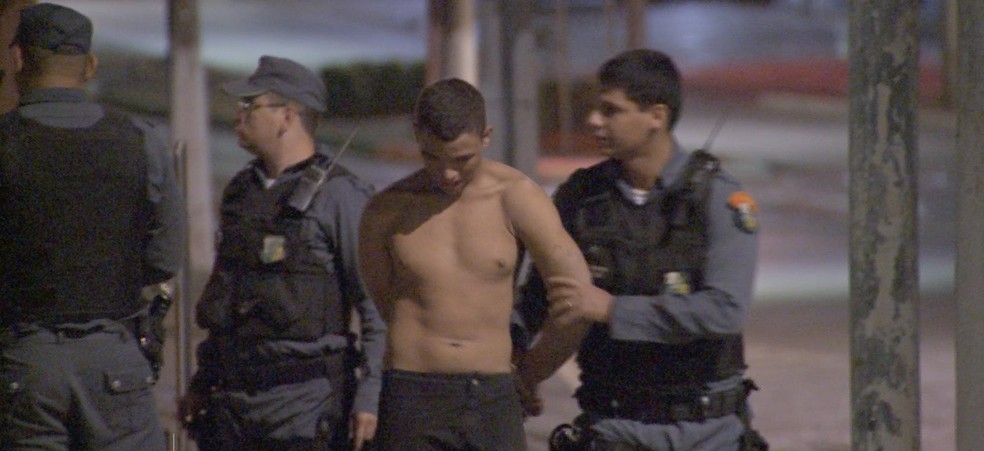 Rapaz foi preso em flagrante  (Foto: TVCA/ Reprodução)