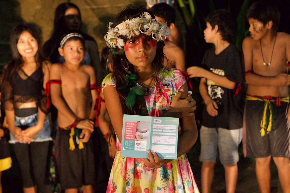 Sofia da Silva (Yva Mirim), de 11 anos, foi a primeira criança a receber o imunizante no RJ — Foto: Divulgação/Pedro Peres- Prefeitura de Maricá