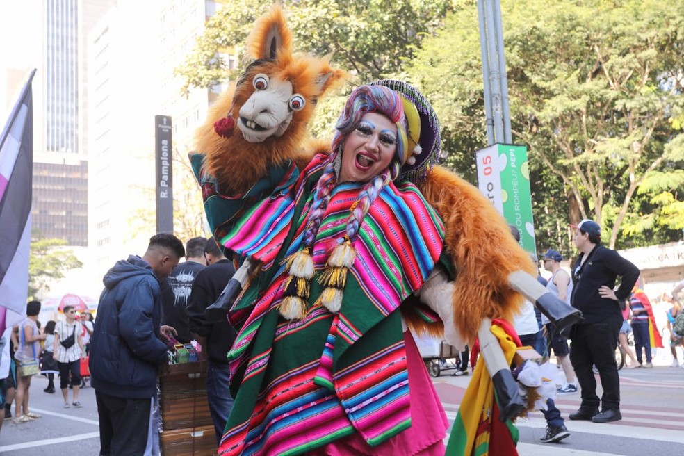 Participante da Parada do Orgulho LGBT neste domingo, na Avenida Paulista. — Foto: Celso Tavares/G1