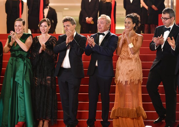 A equipe de Bacurau reunida no red carpet do Festival de Cannes 2019 (Foto: Getty Images)