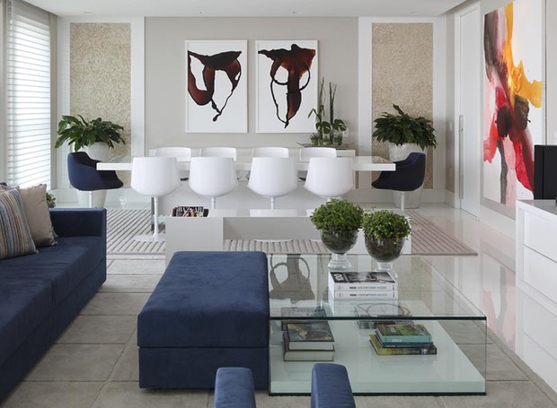 salas-azul-branco-moveis-sofa-mesa-de-jantar (Foto: Felipe Araújo)