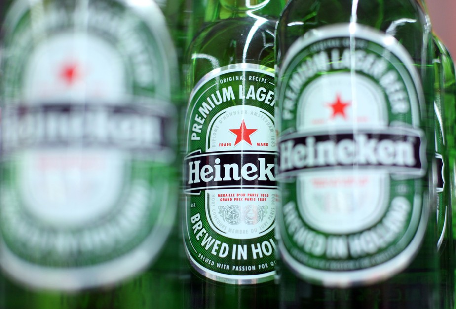 Bottles of Heineken lager beer, produced by Heineken NV, sit on display at a supermarket in London, U.K. on Wednesday, Aug 24, 2011. Heineken NV, the world's third-largest brewer by volume, said full-year profit is unlikely to grow, sending the shares dow